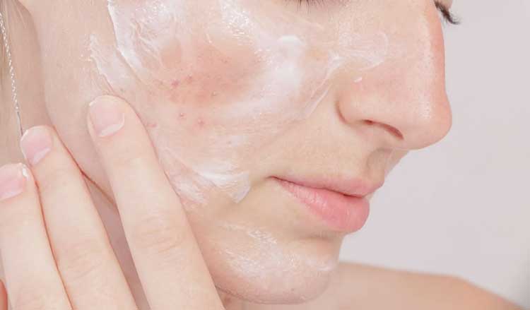 چه زمانی باید به متخصص پوست مراجعه کرد؟